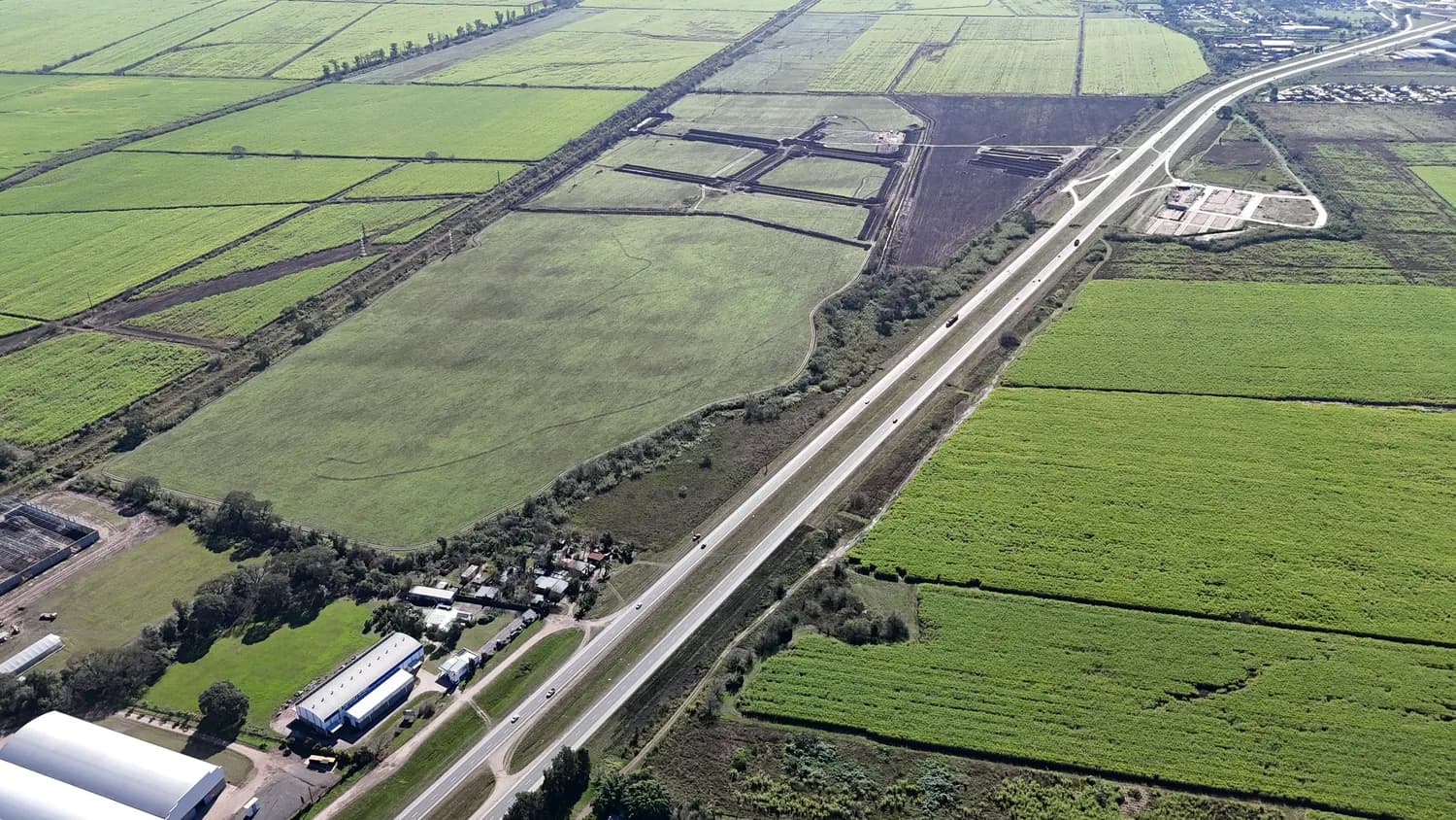 Vista aérea del predio de Terminal Paramerica sobre la RN38, en el corazón del NOA