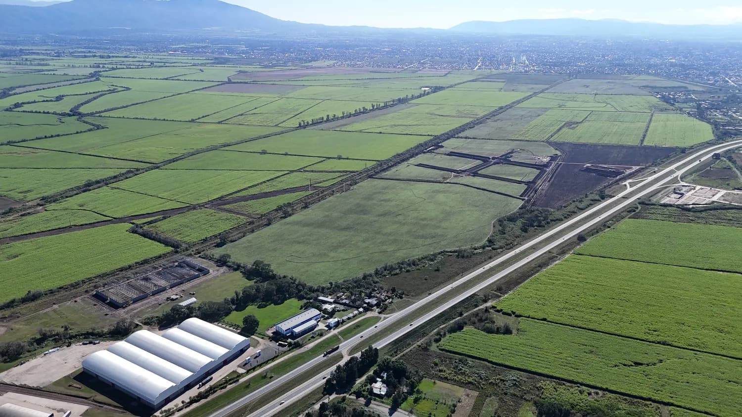 El predio y su frente directo a la Ruta Nacional 38, Tucumán